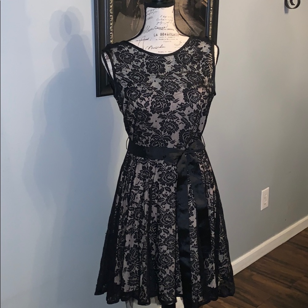 Polyester black nude lace dress
